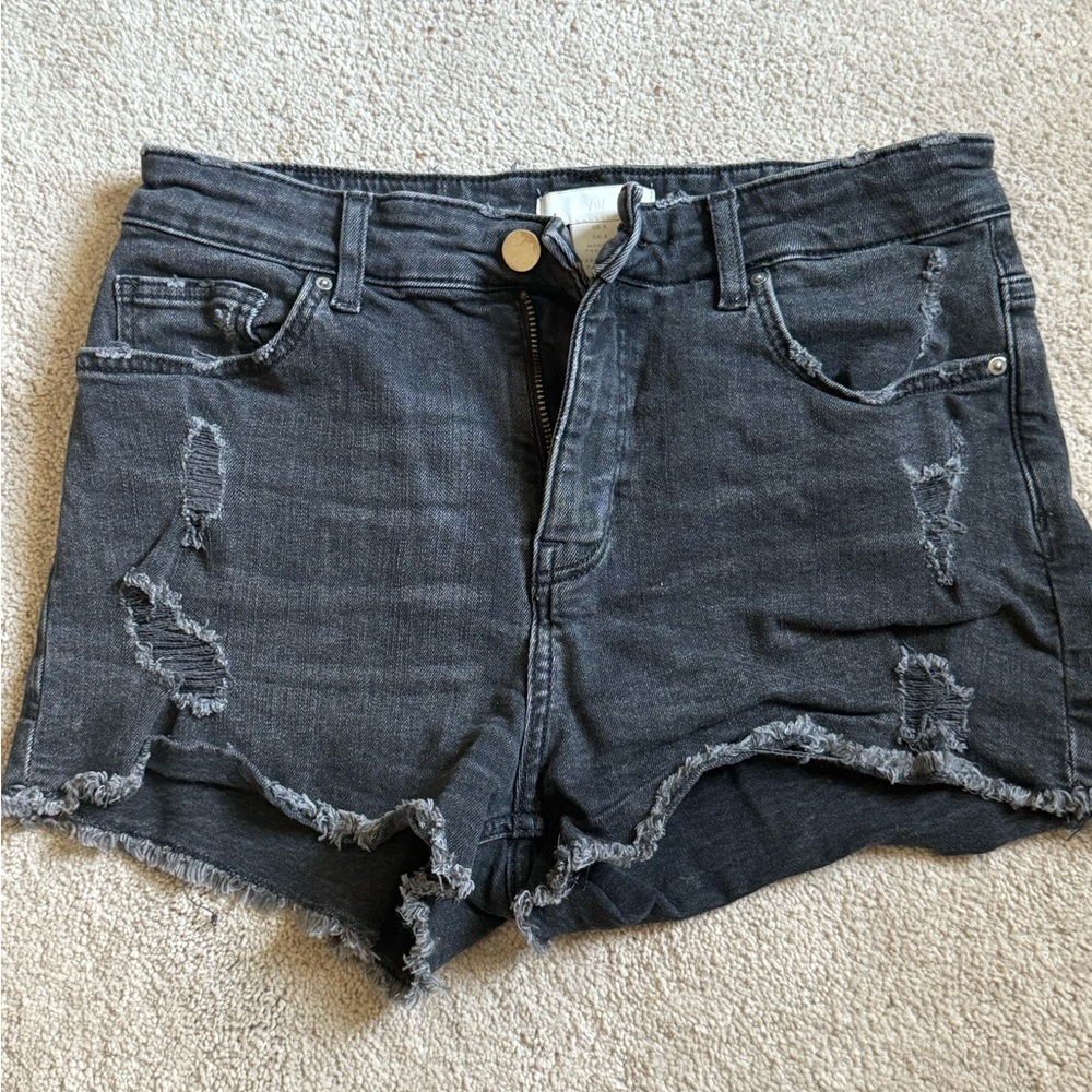 H&M cut off black stretch denim shorts